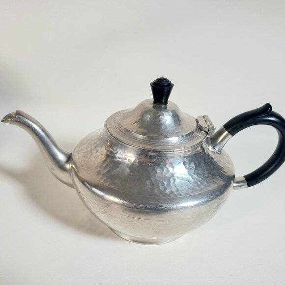 Vintage R.M. English Pewter Teapot – Hammered Design - Picture 3 of 9